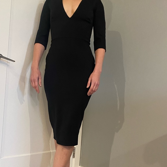 Balck dress is tight - Picture 3 of 3